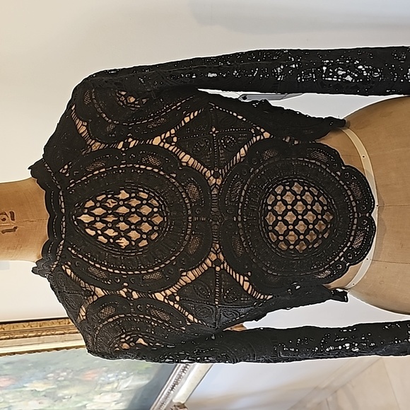 Lulu's Bring Me Back Black Lace Long Sleeve Crop Top Size Small NWT - Picture 3 of 11